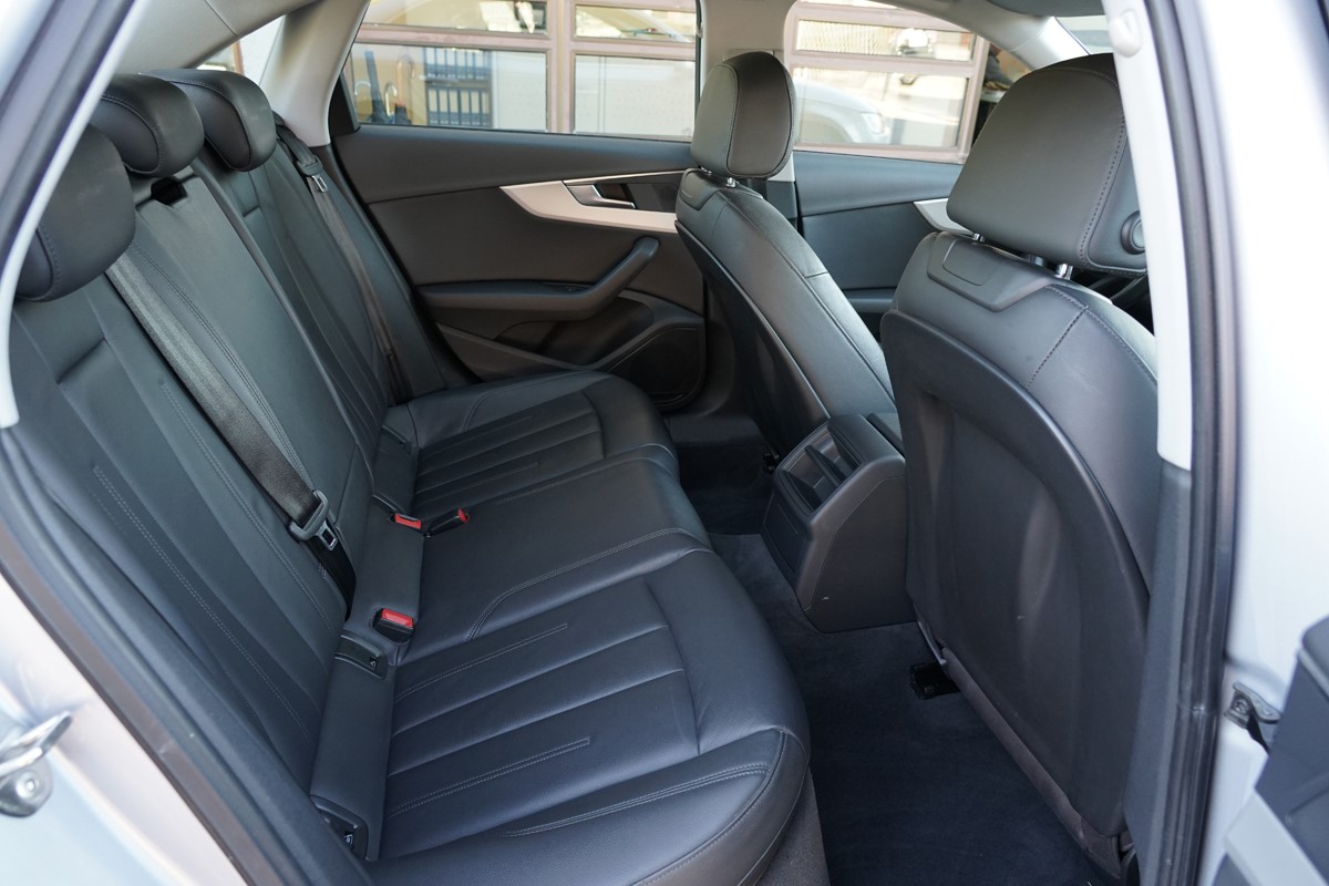 Audi A4
 2.0 TDI ULTRA 150 BUSINESS LINE