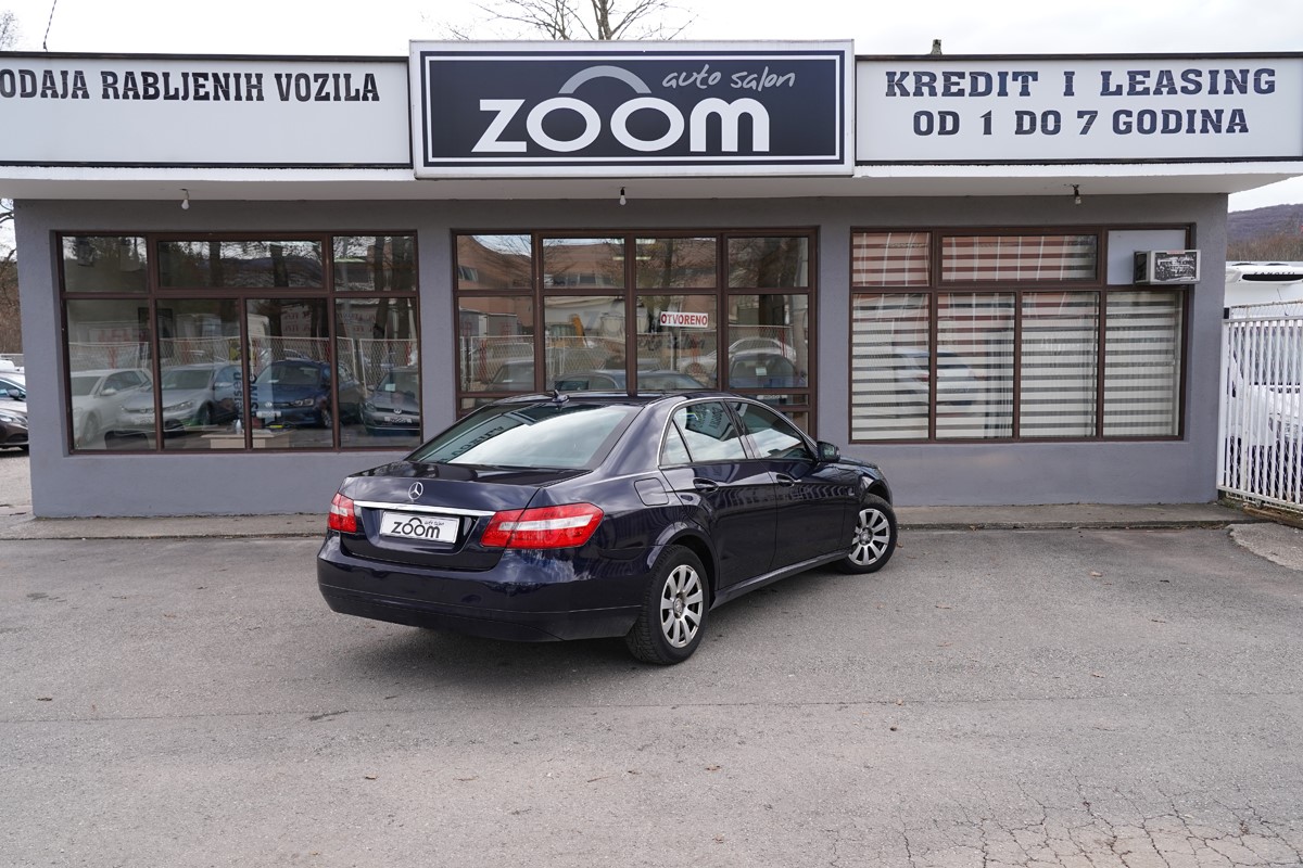 Mercedes-Benz E-Class
 220 CDI