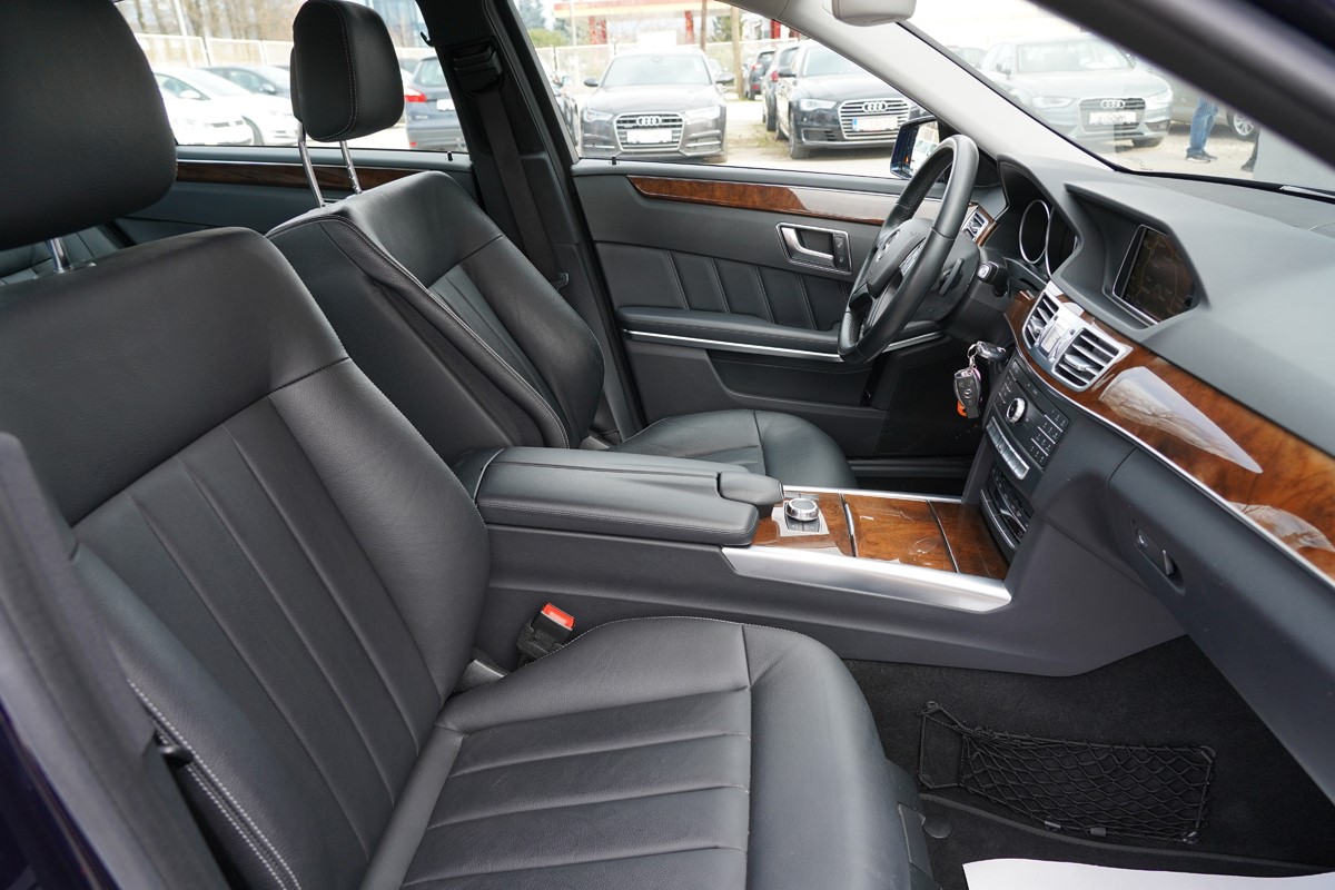 Mercedes-Benz E-Class
 220 CDI