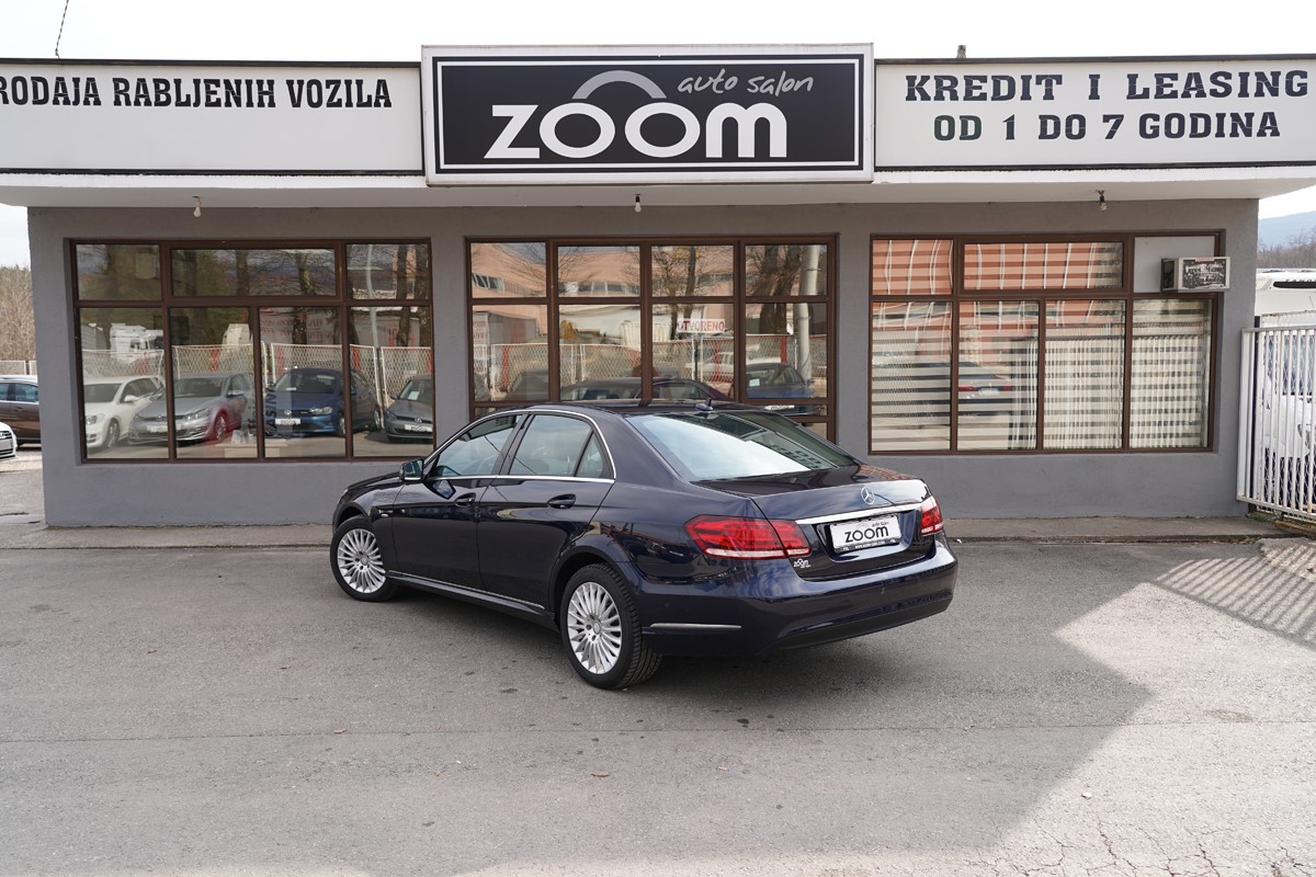 Mercedes-Benz E-Class
 220 CDI