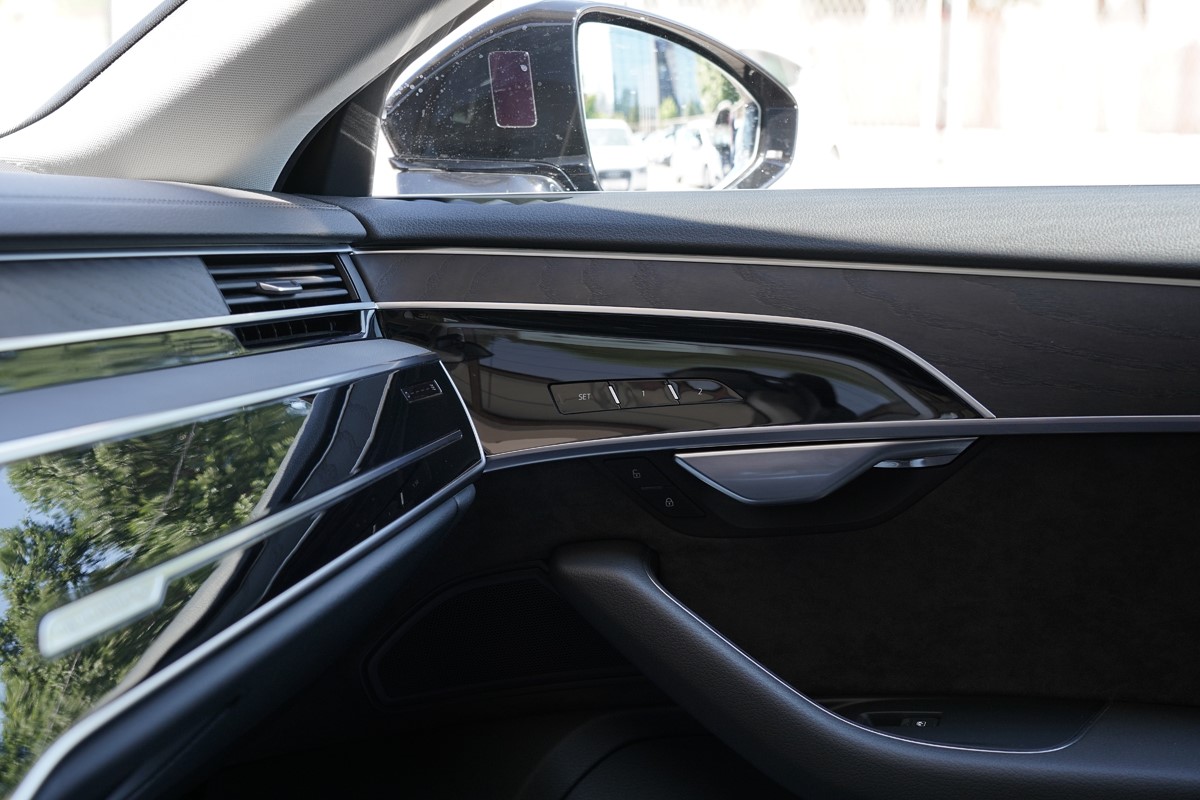 Audi A8
 50 TDI Quattro Tiptronic