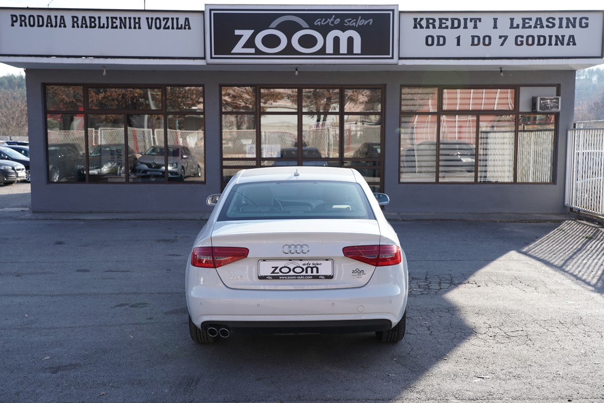 Audi A4
 2.0 TDI
