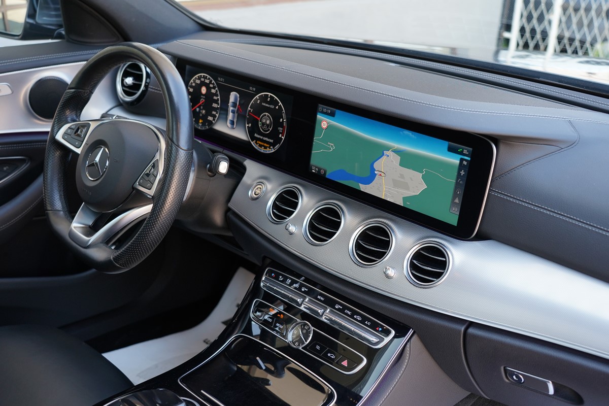 Mercedes-Benz E-Class
 220 CDI AMG 