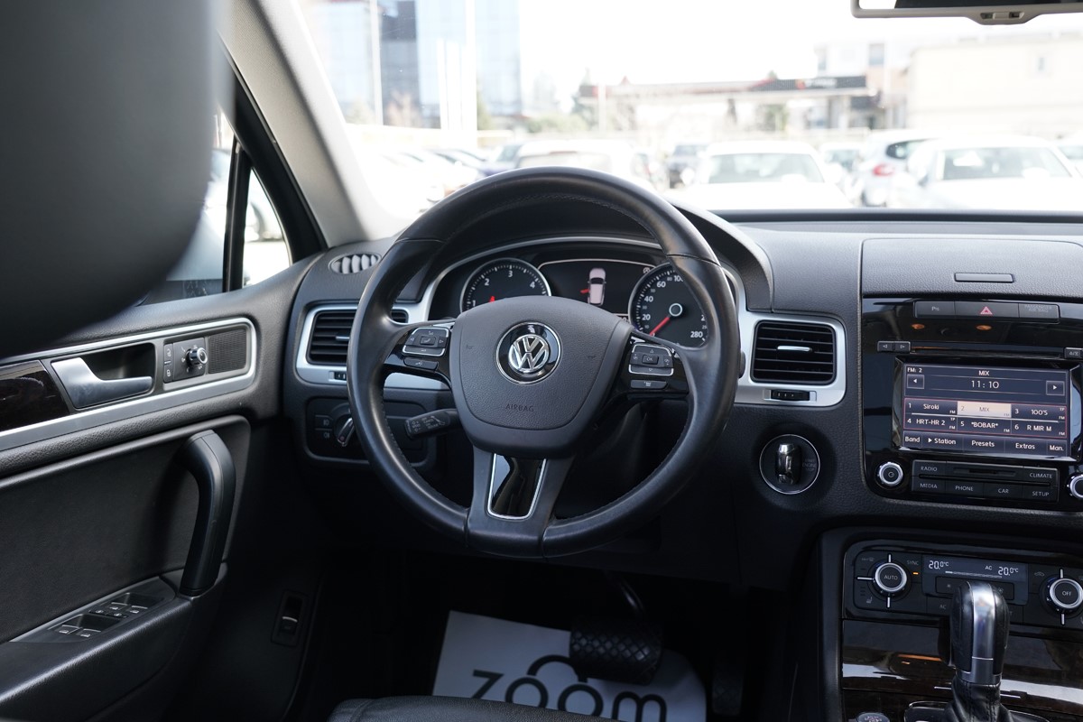 Volkswagen Touareg
 3.0 TDI 4 MOTION