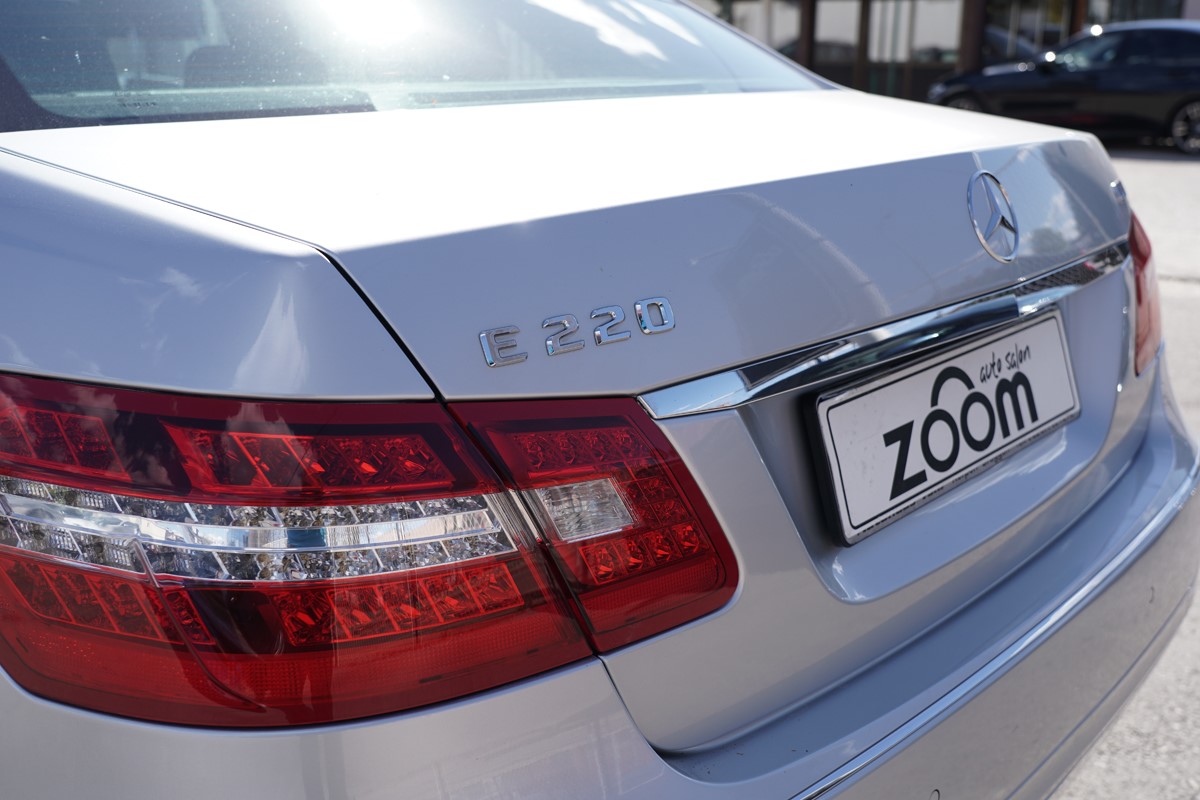 Mercedes-Benz E-Class
 E 220 CDI AVANTGARDE