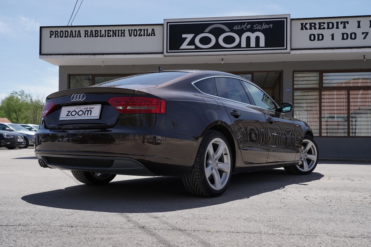 Audi A5
 2.0 TDI