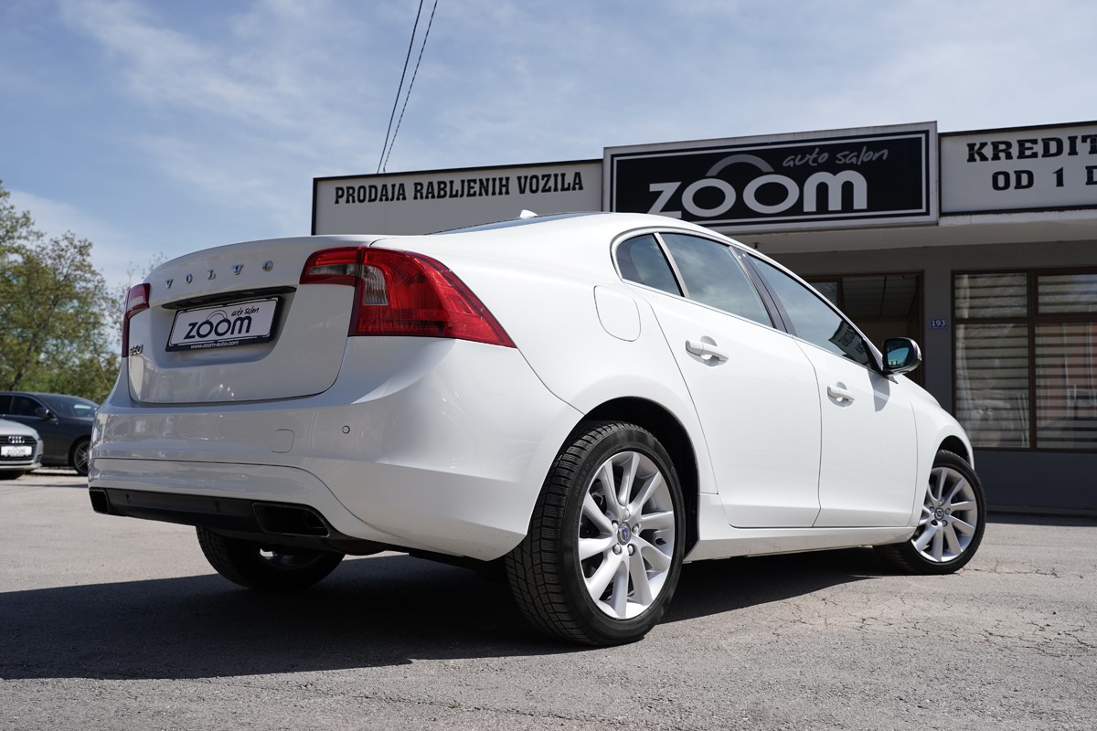 Volvo
 S60
 2.0 D Summum