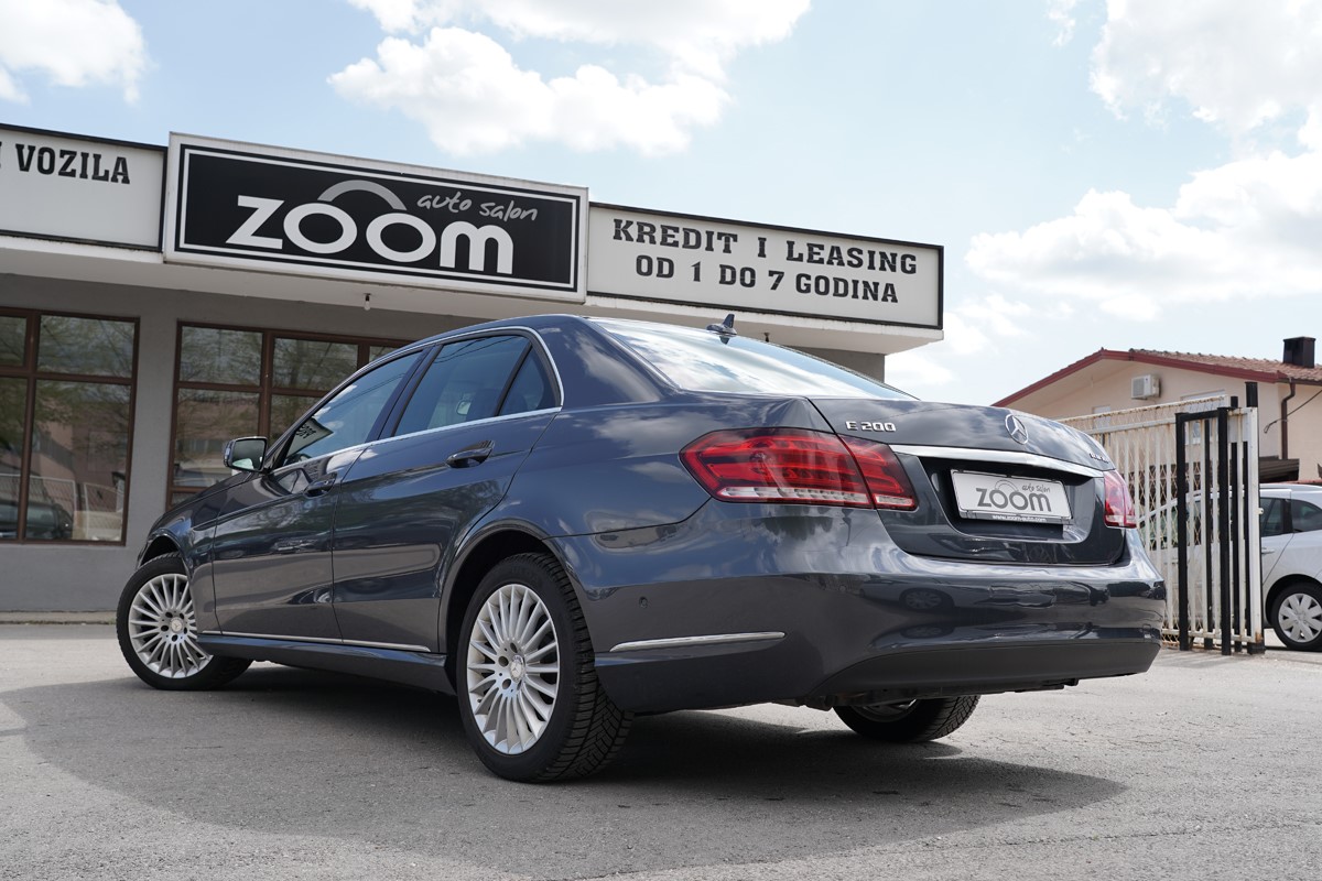 Mercedes-Benz E-Class
 200 CDI