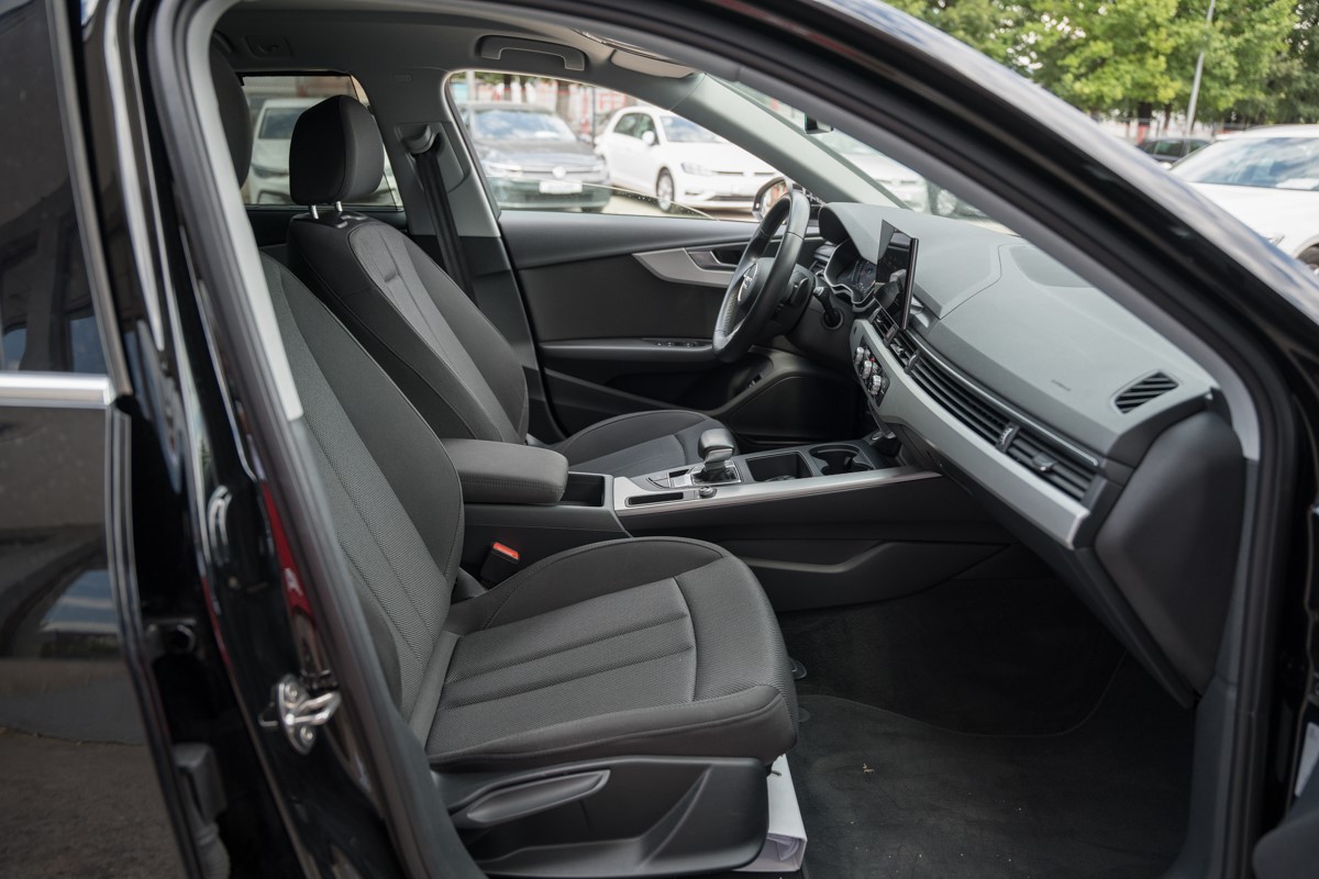 Audi A4
 2.0 TDI
