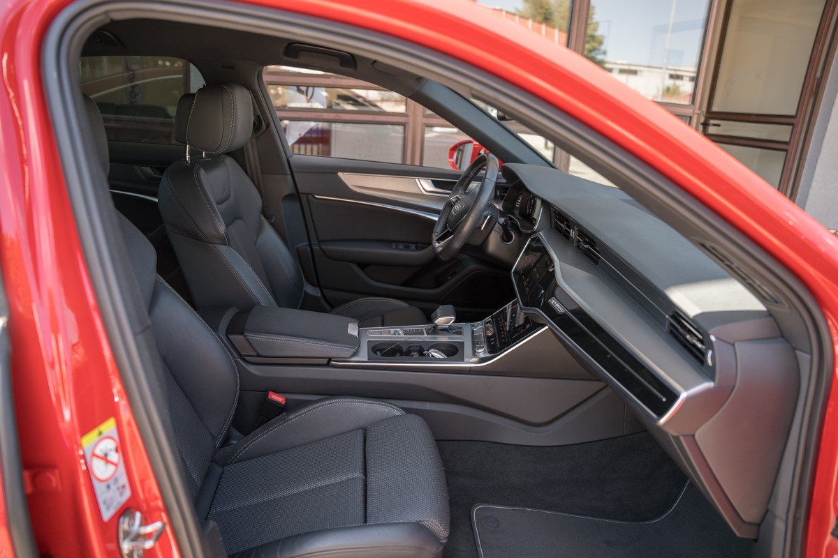 Audi A6
 3.0 TDI S line QUATTRO