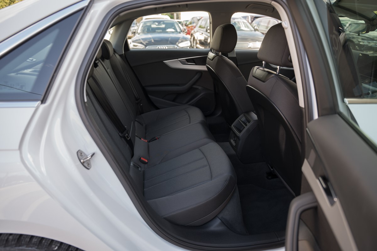 Audi A4
 30 TDI 