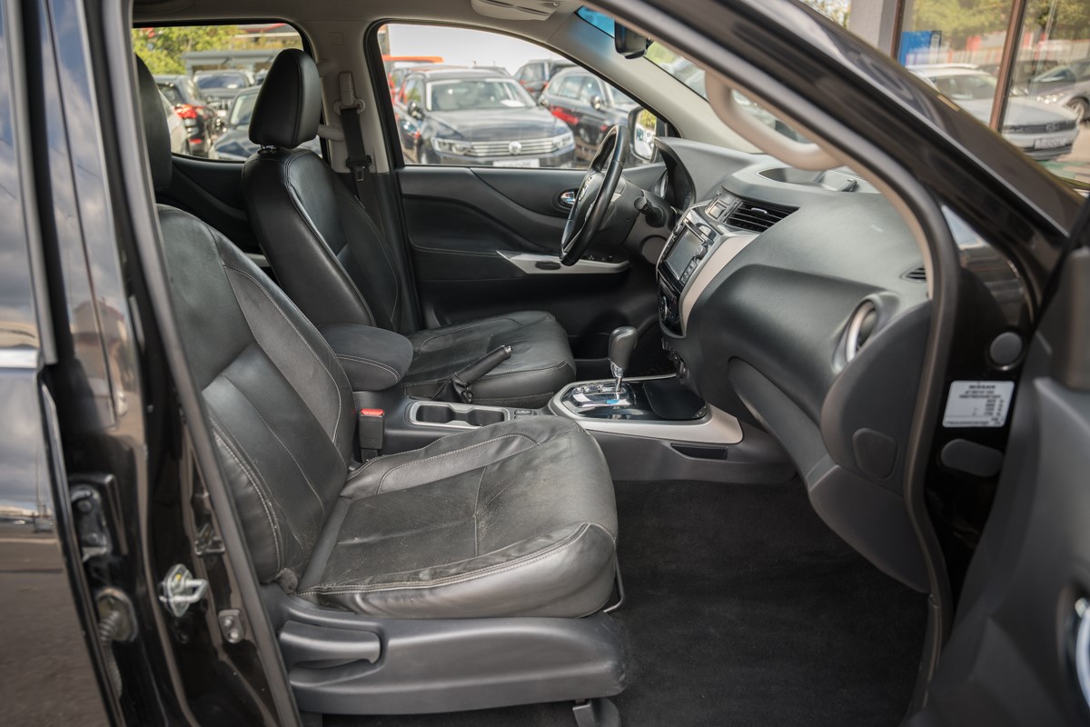 Nissan
 Navara 2,3 DCI 4X4