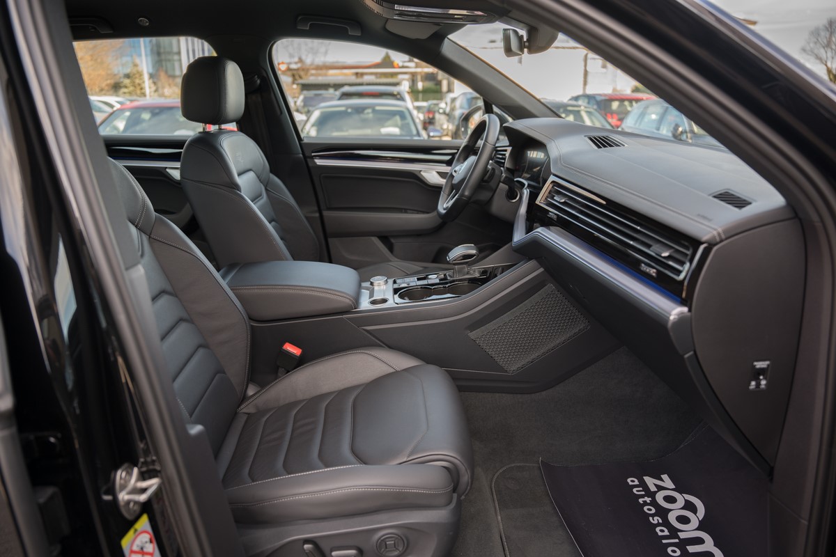 Volkswagen Touareg
 3.0 TDI R line 4MOTION