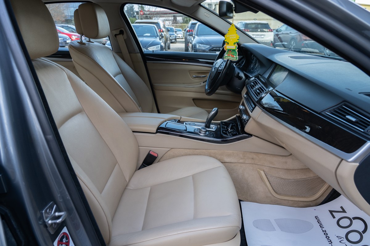 BMW
 5-Series 530d