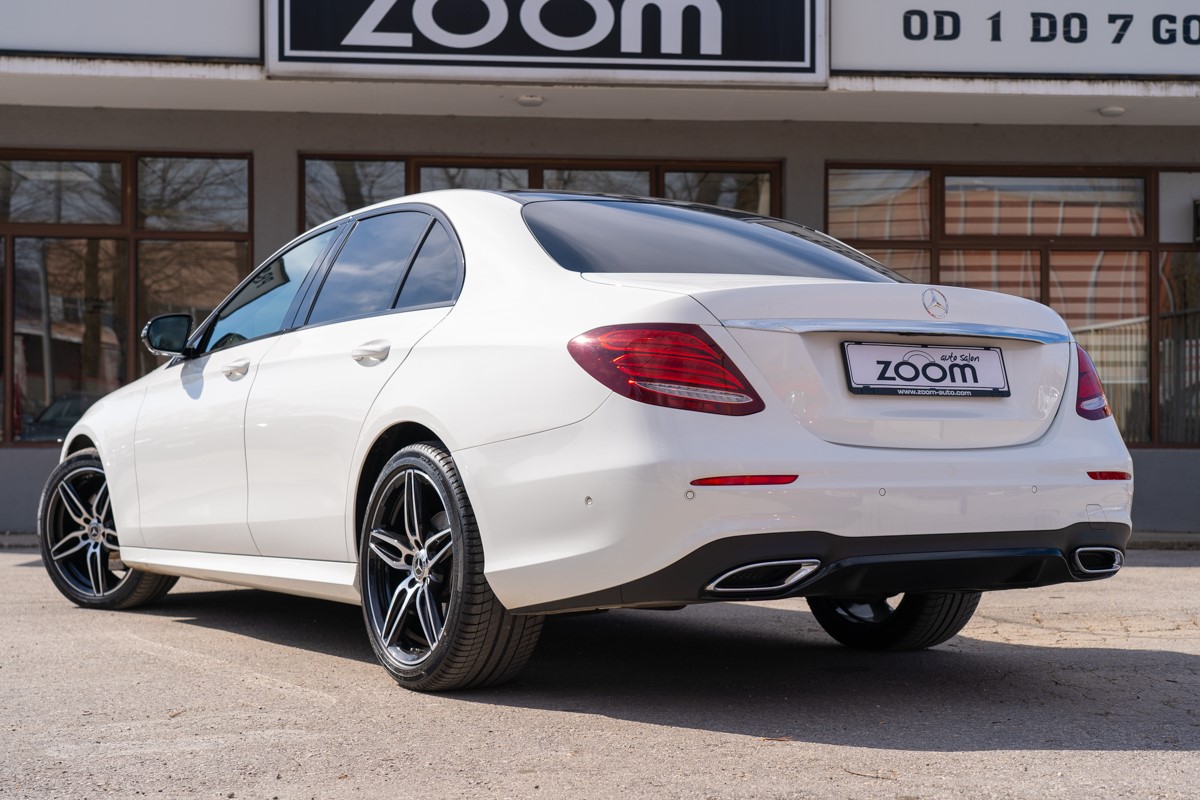 Mercedes-Benz E-Class
 E 220 D 4 MATIC
