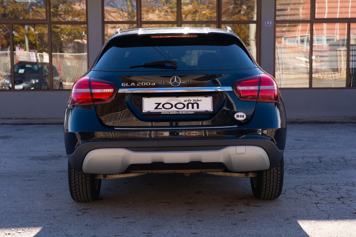 Mercedes-Benz GLA 200d Business