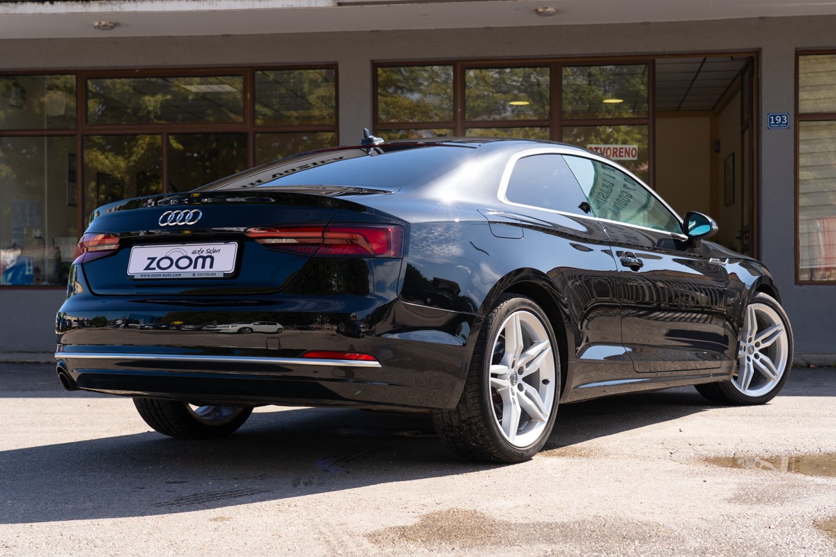 Audi A5
 2.0 TDi Sportline