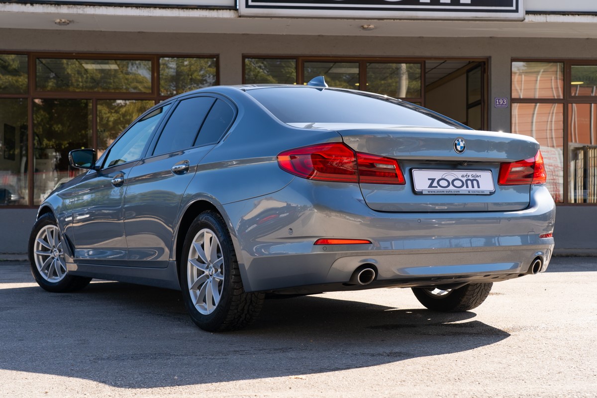 BMW
 5-Series 520d