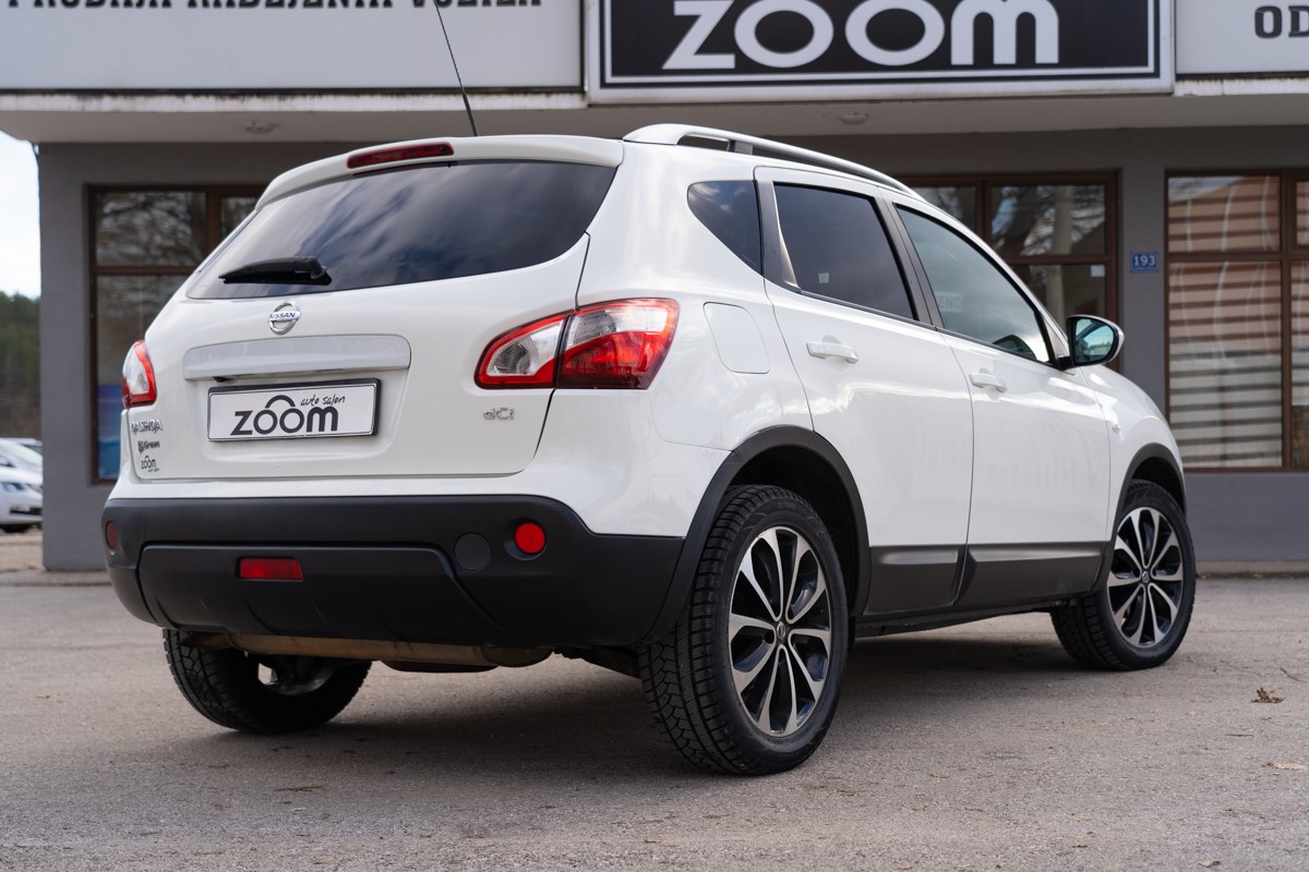 Nissan
 Qashqai 2,0 DCI