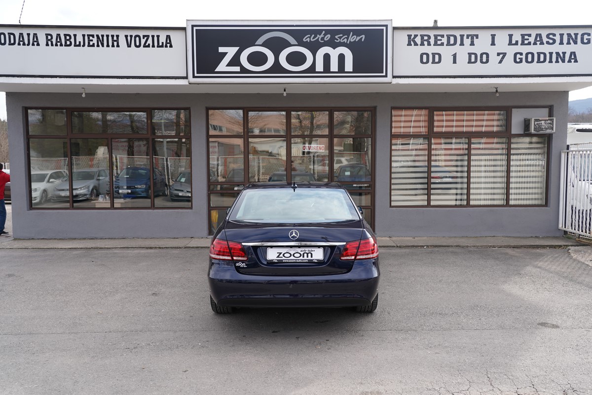 Mercedes-Benz E-Class
 220 CDI
