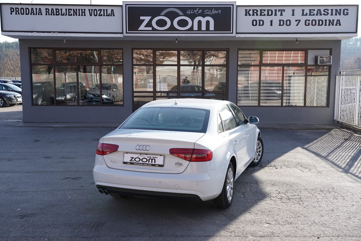 Audi A4
 2.0 TDI