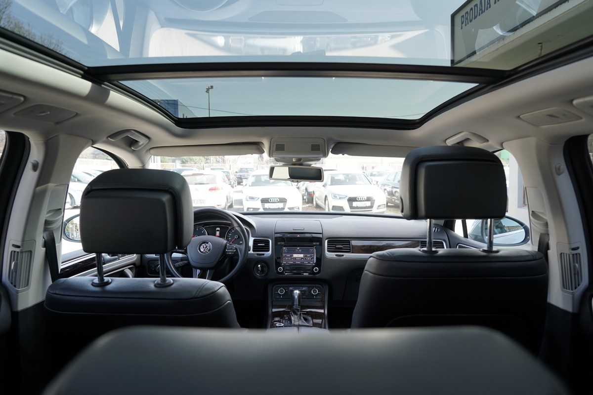 Volkswagen Touareg
 3.0 TDI 4 MOTION