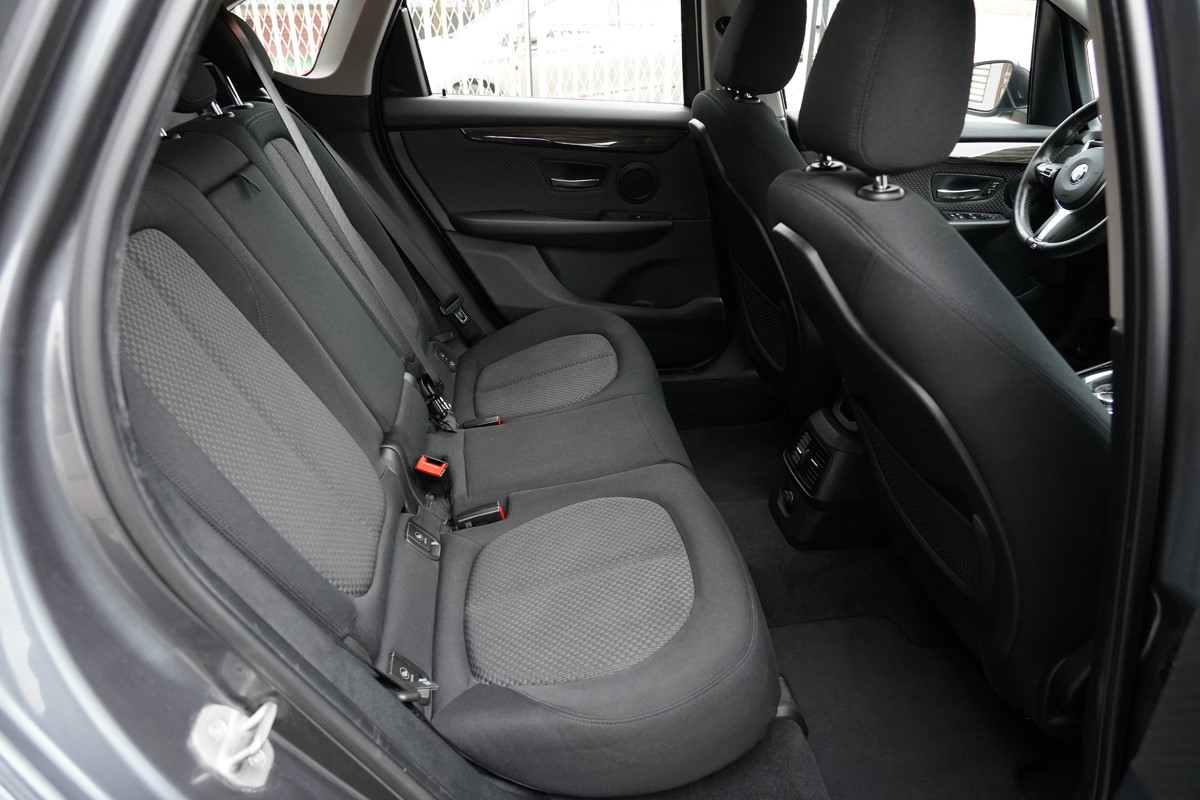 BMW
 2-Series 218 d AUTOMATIK !