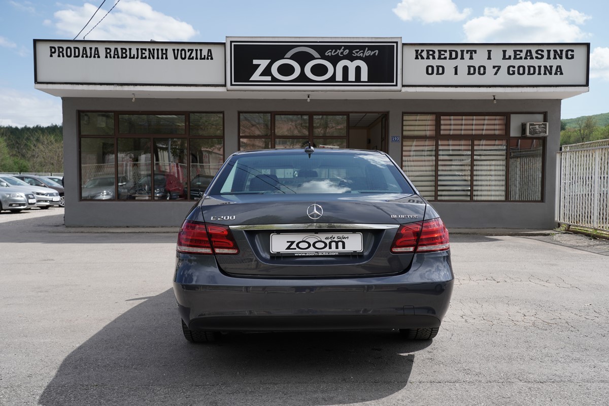 Mercedes-Benz E-Class
 200 CDI