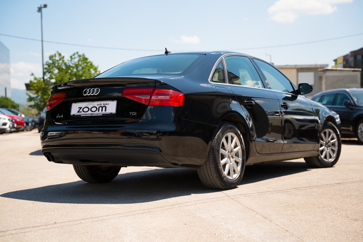 Audi A4
 2.0 TDI