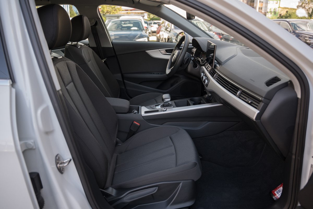 Audi A4
 30 TDI 