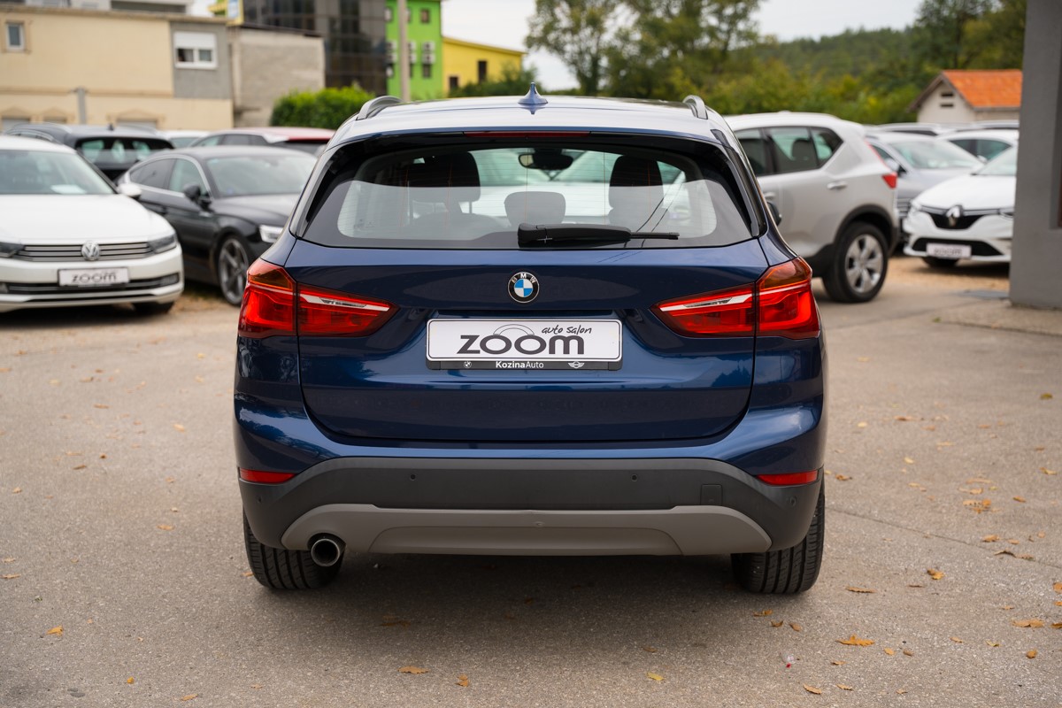 BMW
 X1 18D XDrive