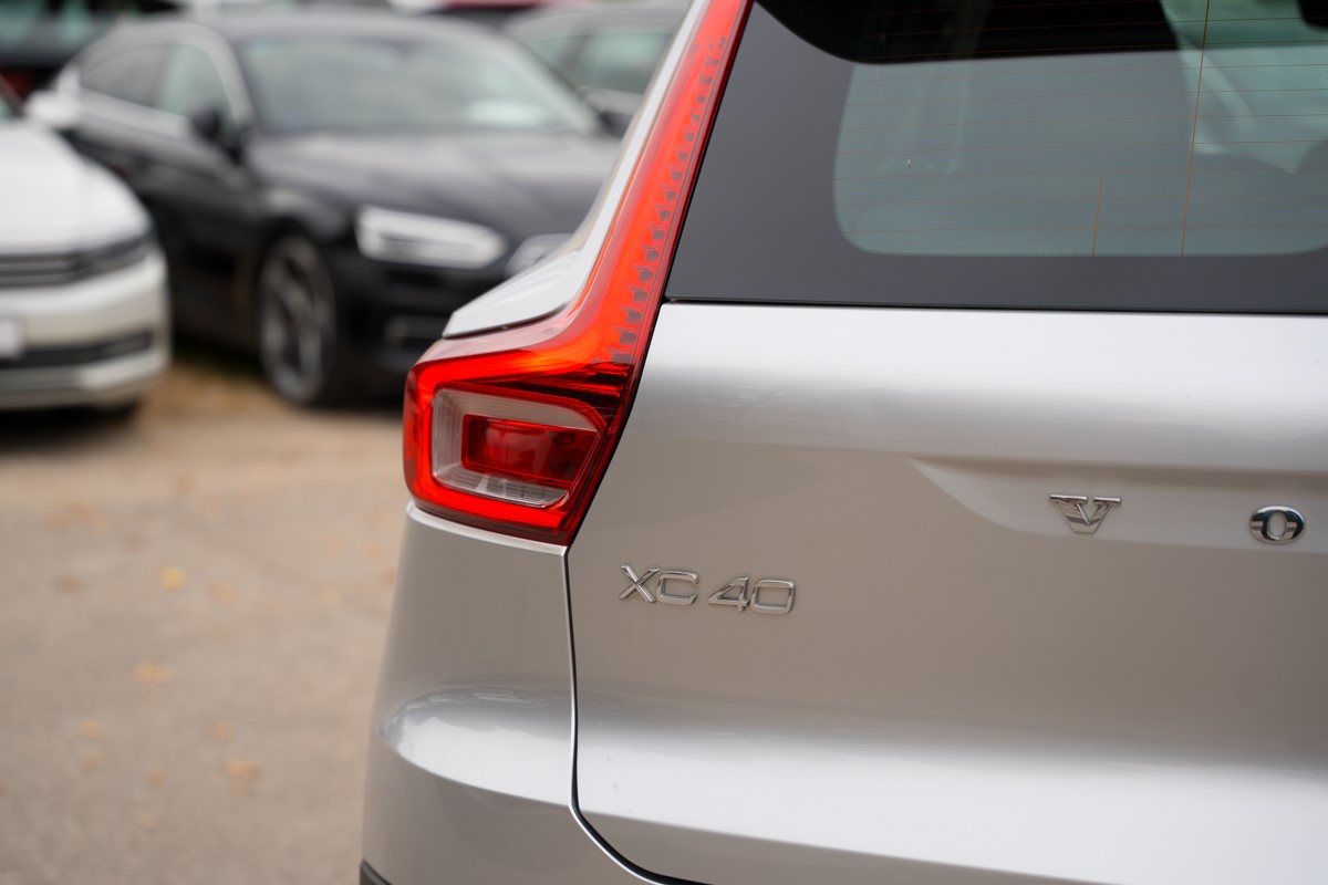 Volvo
 XC40 2.0 D D3