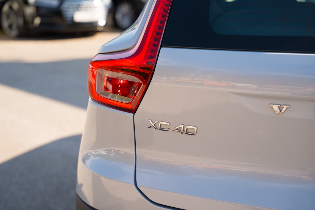Volvo
 XC40 2.0 D
