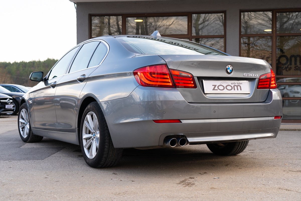 BMW
 5-Series 530d