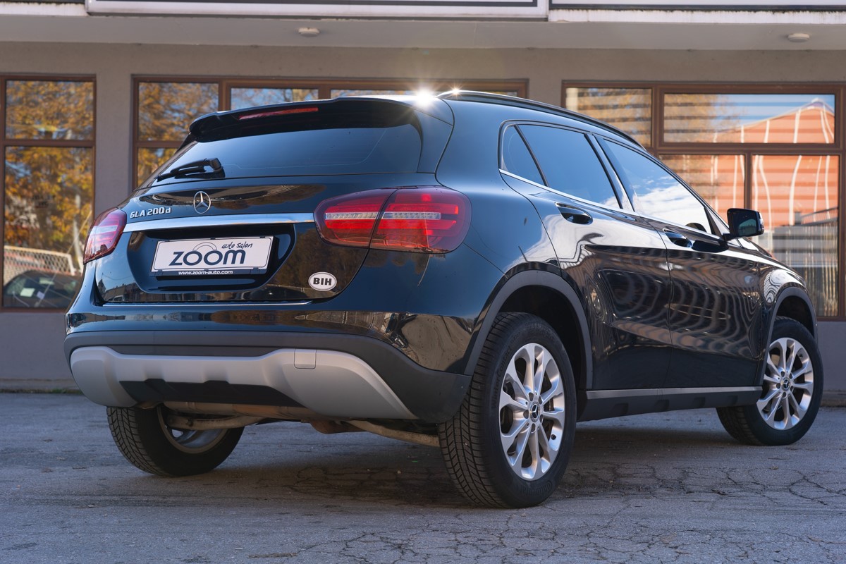 Mercedes-Benz GLA 200d Business