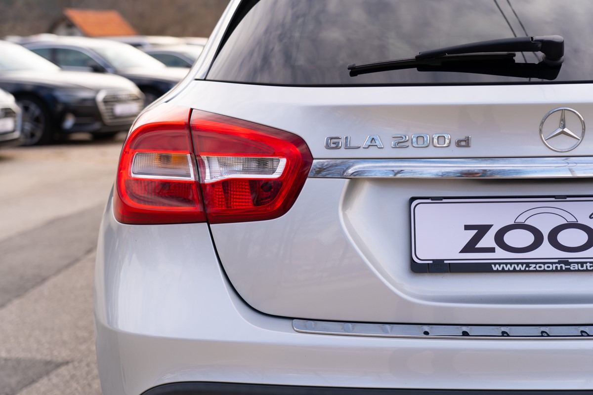 Mercedes-Benz GLA 200 D STOCK