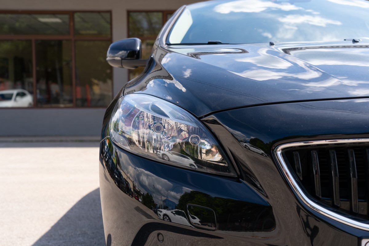 Volvo
 V40 D2
