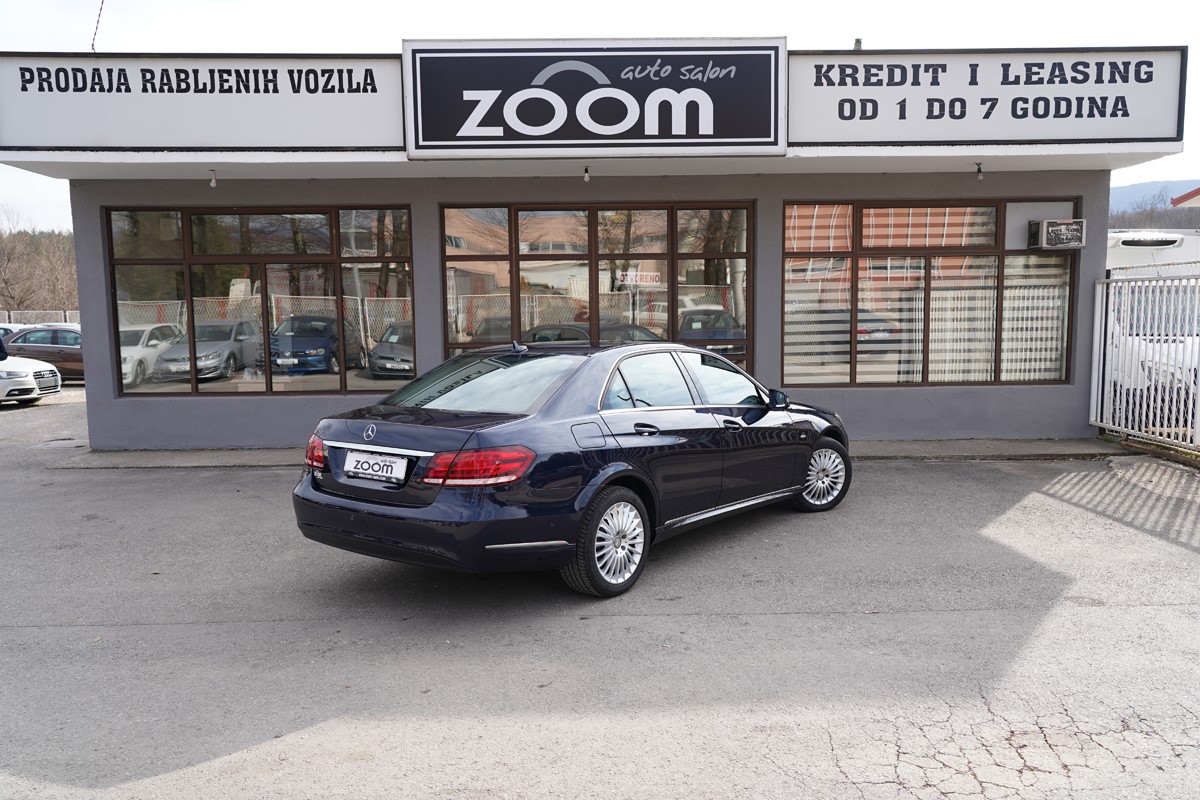 Mercedes-Benz E-Class
 220 CDI