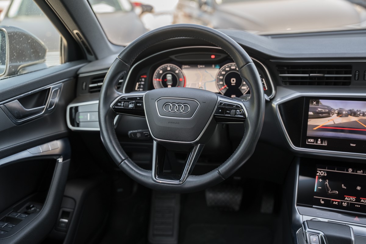 Audi A6
 2.0 TDI S line