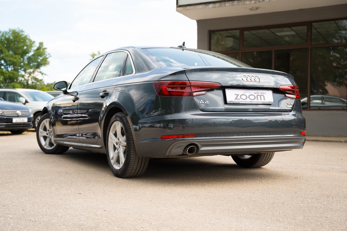 Audi A4
 2.0 TDI S line