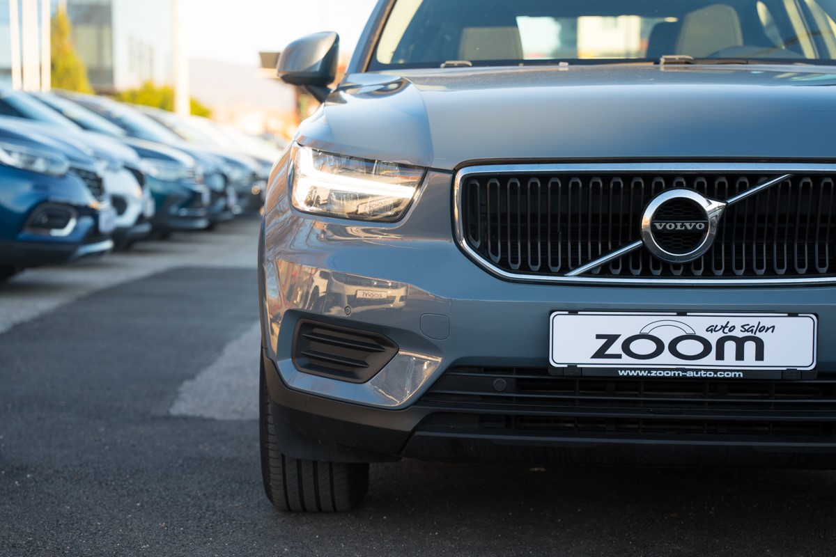 Volvo
 XC40 2.0 D D3
