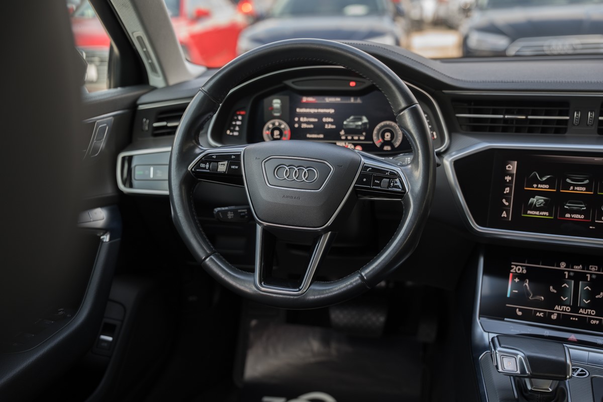 Audi A6
 40 TDI