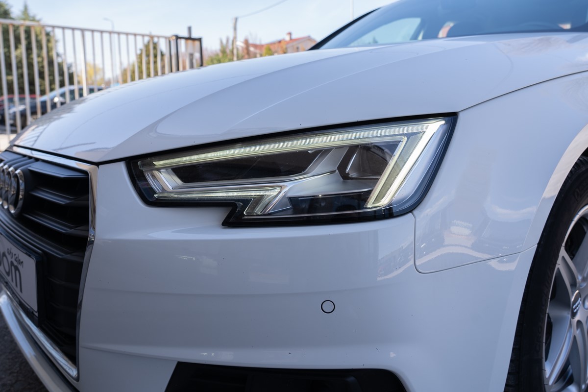 Audi A4
 2.0 TDi Ultra S-tronic Business