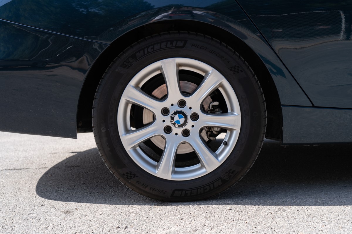 BMW
 3-Series 318 D Gran Turismo