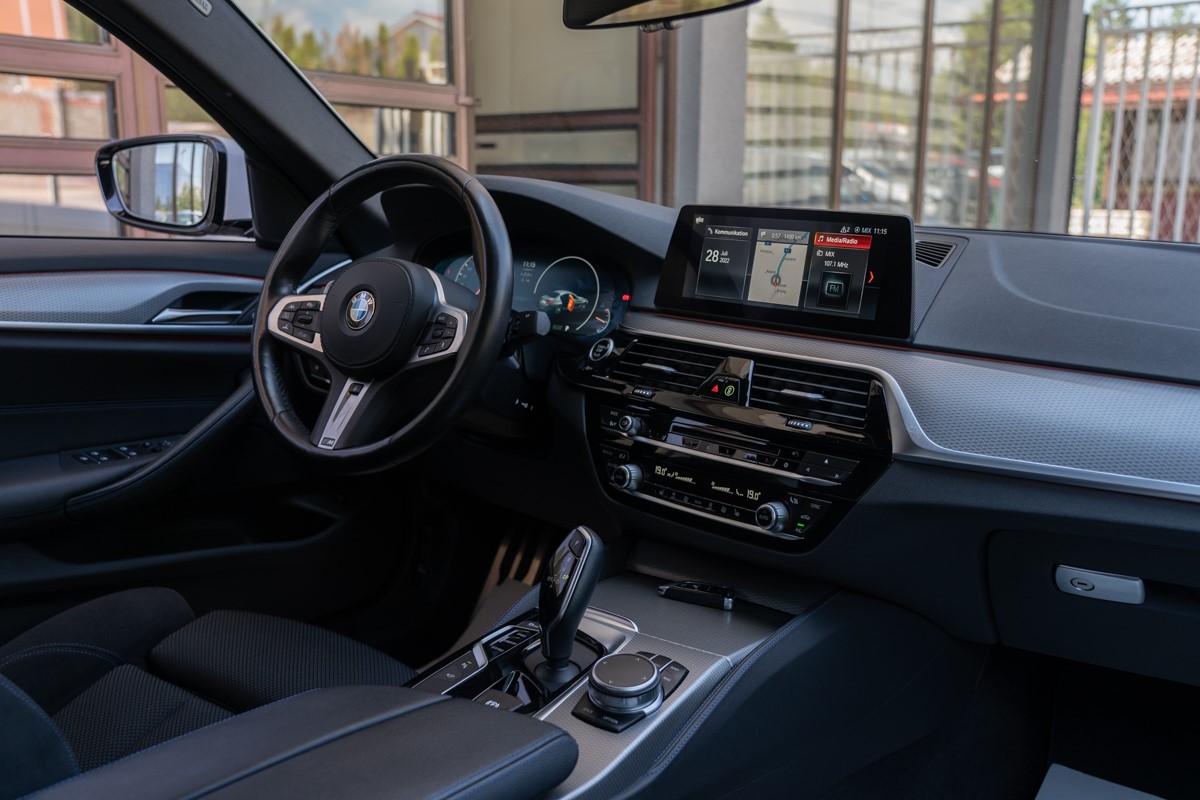 BMW
 5-Series 530 dA xDRIVE
