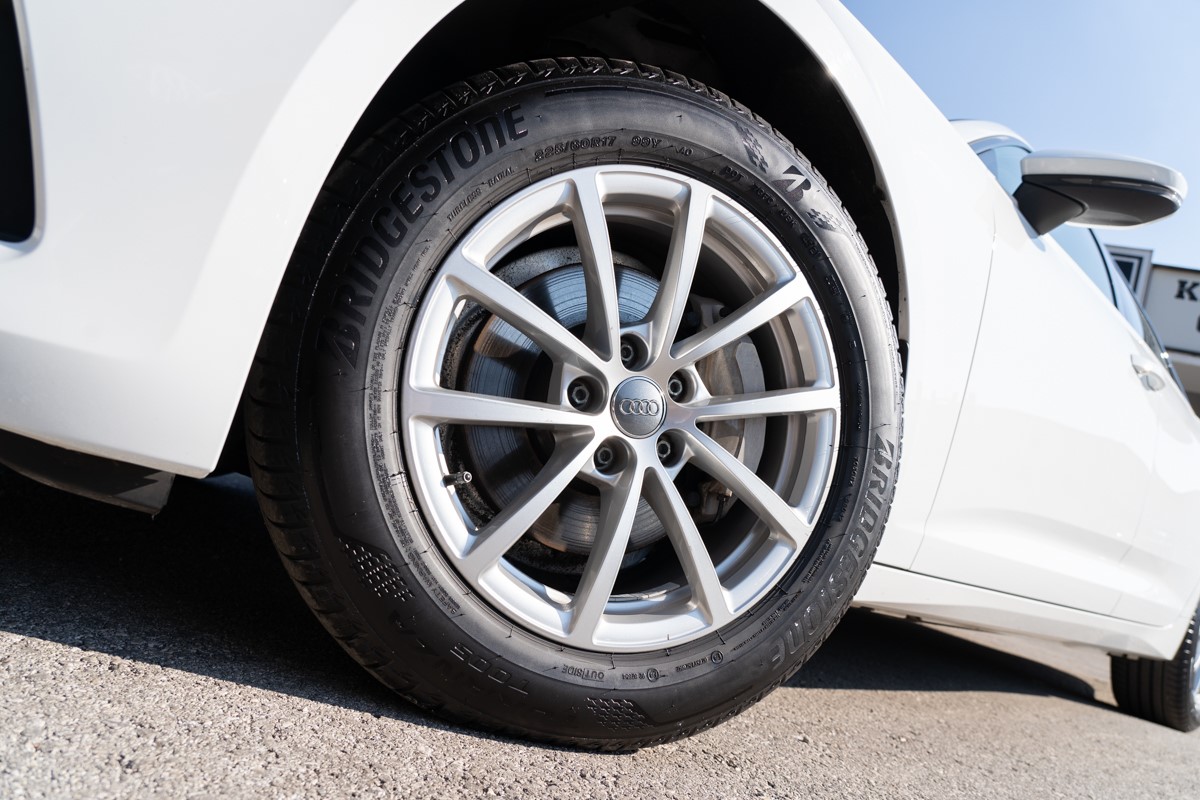 Audi A6
 40 TDi S-tronic