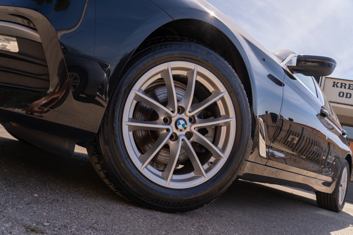 BMW
 5-Series 520d