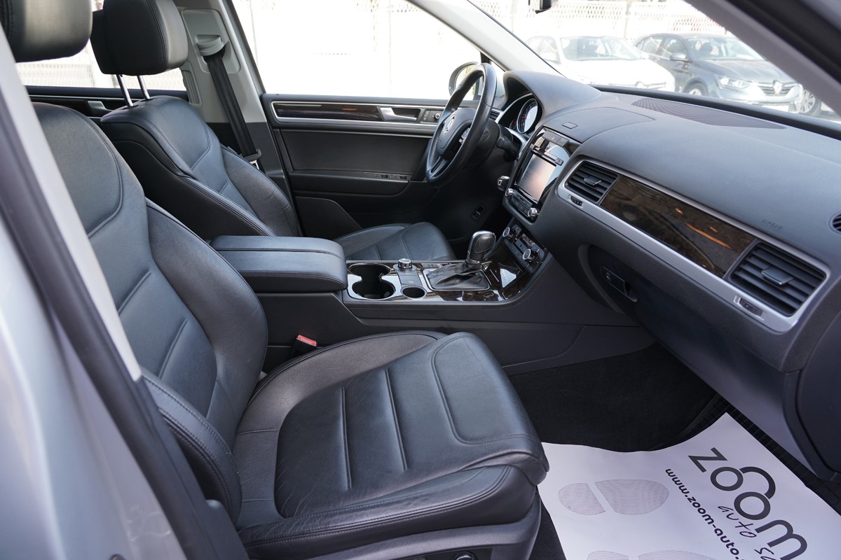Volkswagen Touareg
 3.0 TDI 4 MOTION