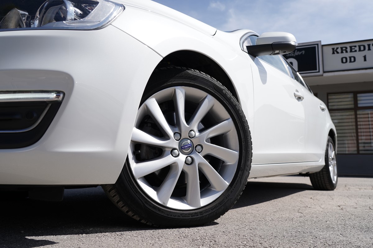 Volvo
 S60
 2.0 D Summum