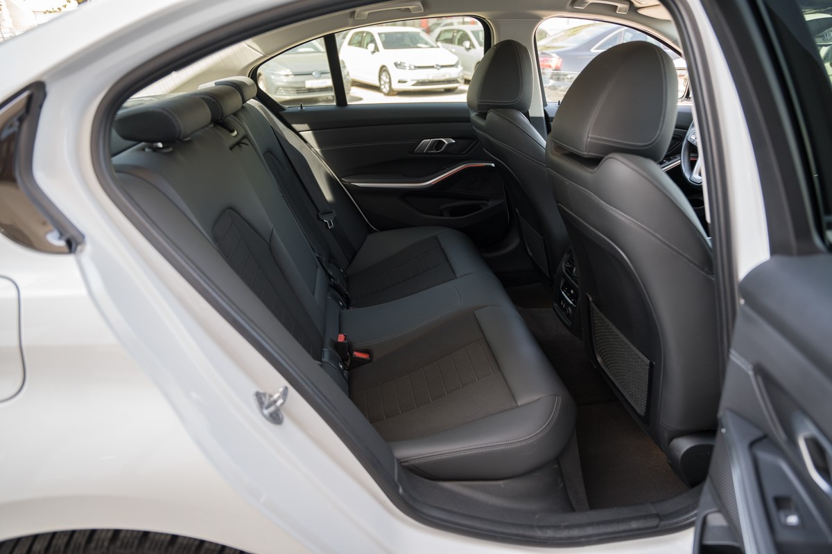BMW
 3-Series 318 D Sport Line